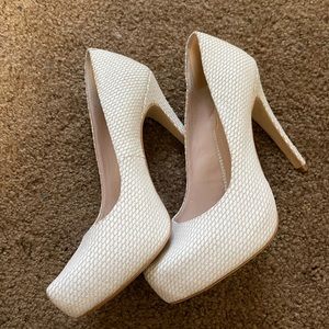 BCBGeneration white high heels sz 6.5
